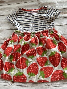 Mini boden strawberry hopscotch play fair for faint stains 4/5